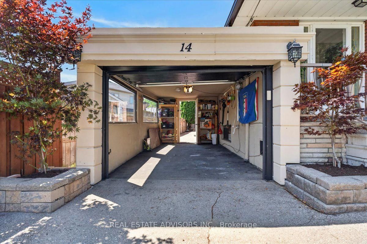 14 Grampian Crescent • Toronto, ON photo 22