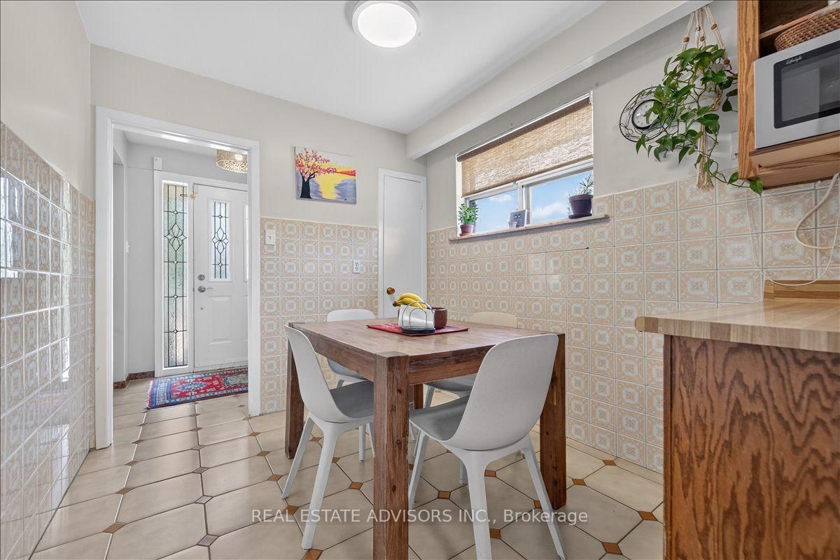14 Grampian Crescent • Toronto, ON photo 24