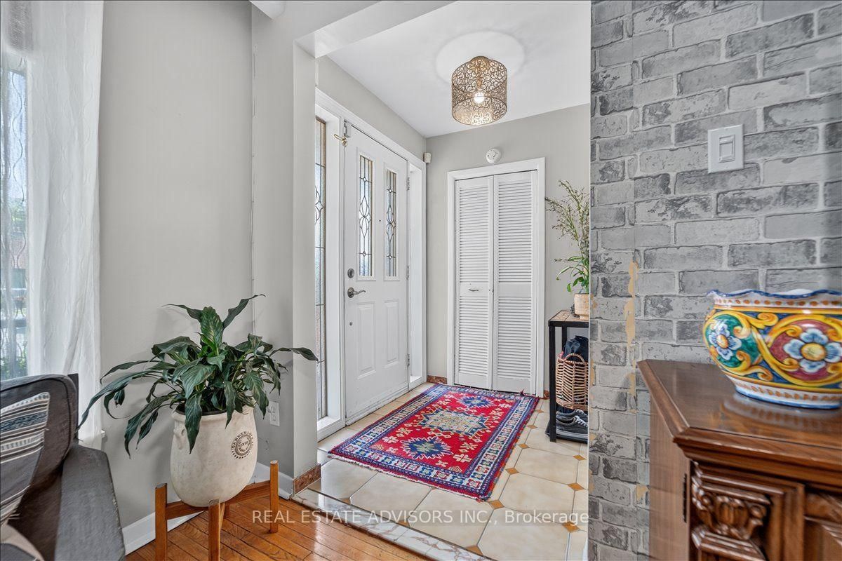 14 Grampian Crescent • Toronto, ON photo 25