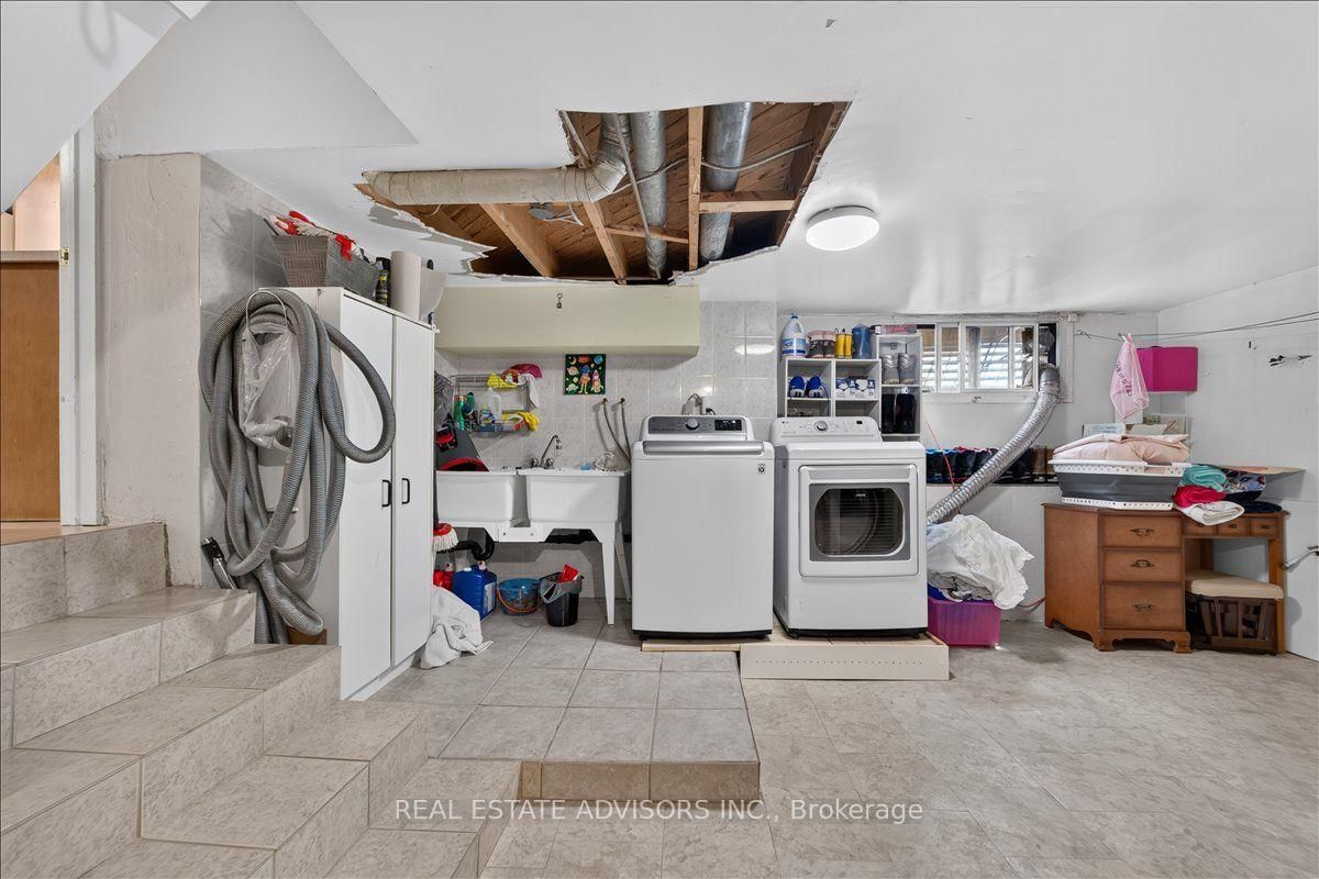 14 Grampian Crescent • Toronto, ON photo 30