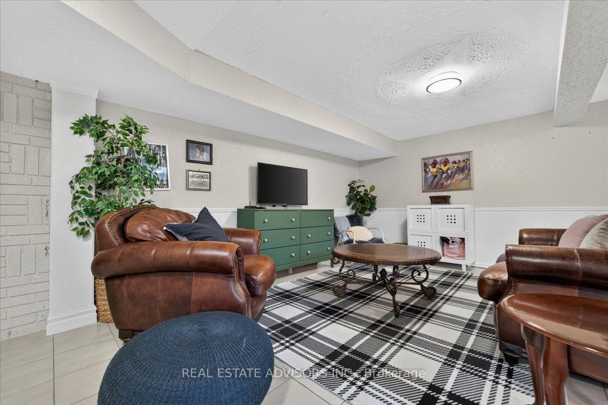 14 Grampian Crescent • Toronto, ON photo 31
