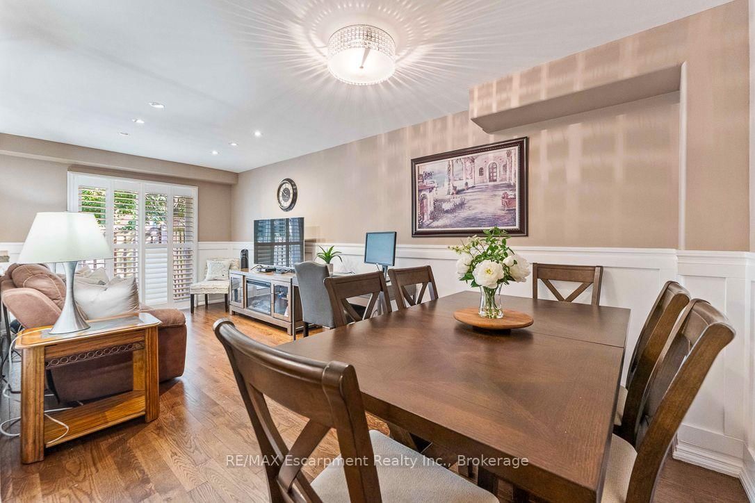 1500 Reeves Gate • #1 • Oakville, ON photo 3