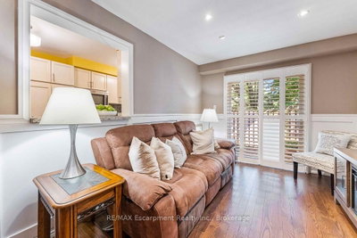 1500 Reeves Gate • #1 • Oakville, ON photo 4