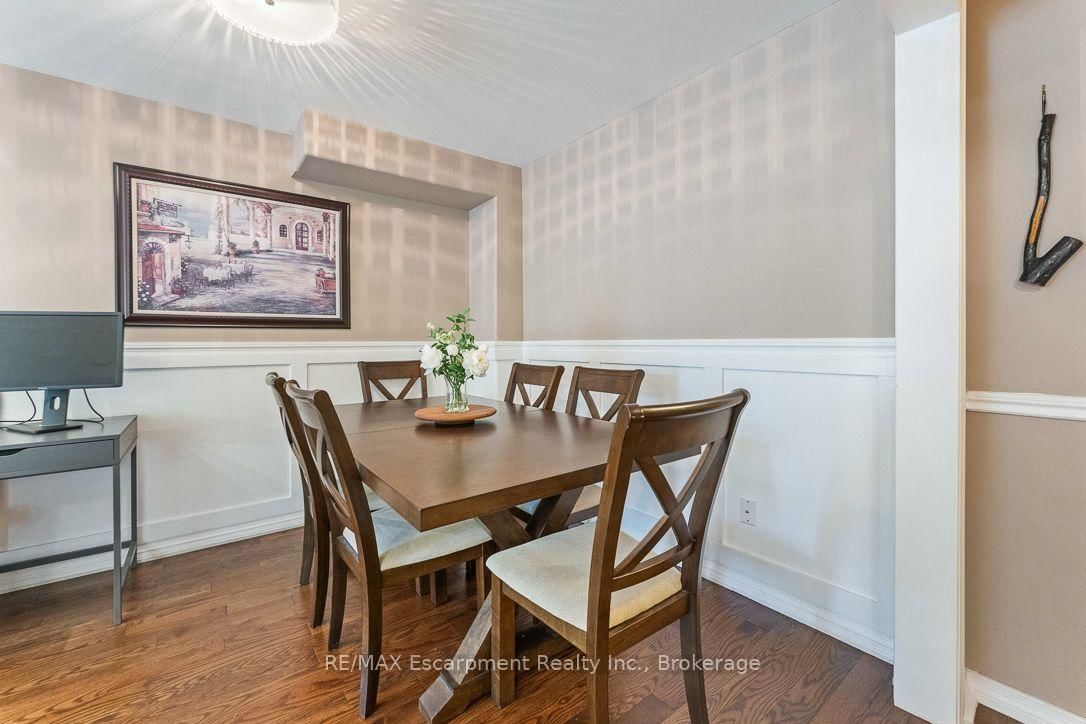 1500 Reeves Gate • #1 • Oakville, ON photo 5