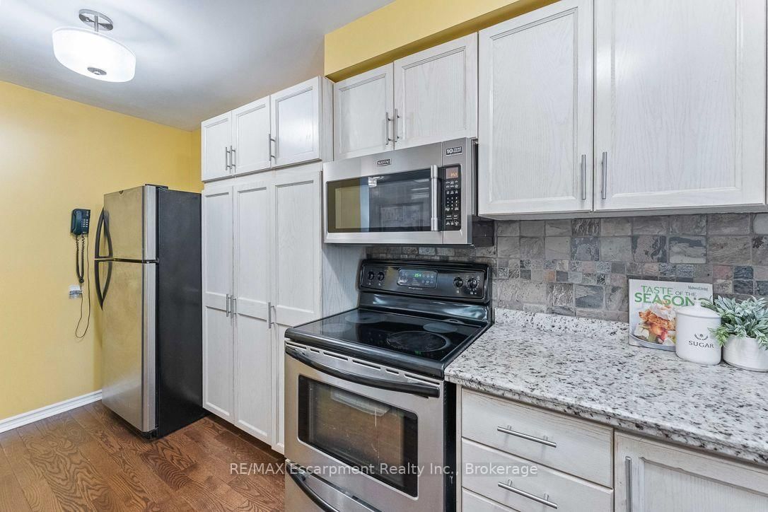 1500 Reeves Gate • #1 • Oakville, ON photo 8