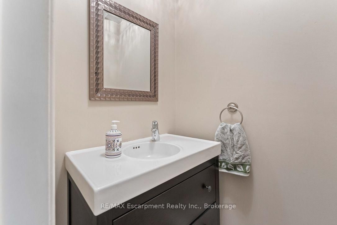 1500 Reeves Gate • #1 • Oakville, ON photo 9