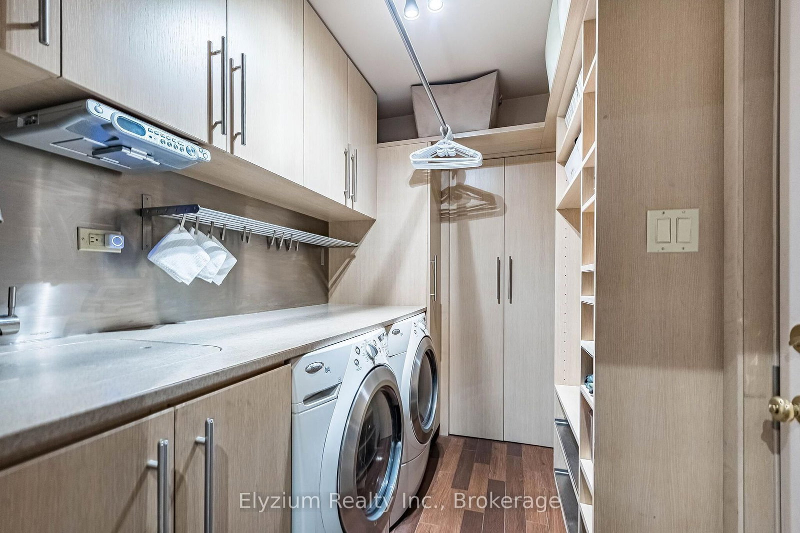 1566 Myron Mississauga,ON L5E 2N6 — Photo 24