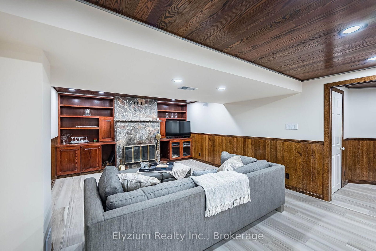1566 Myron Mississauga,ON L5E 2N6 — Photo 37