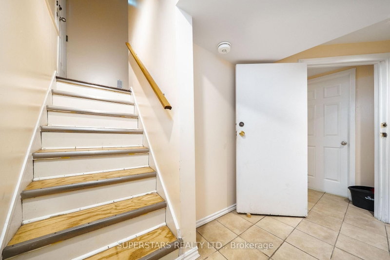 6 Meadowland Brampton,ON L6W 2R4 — Photo 16