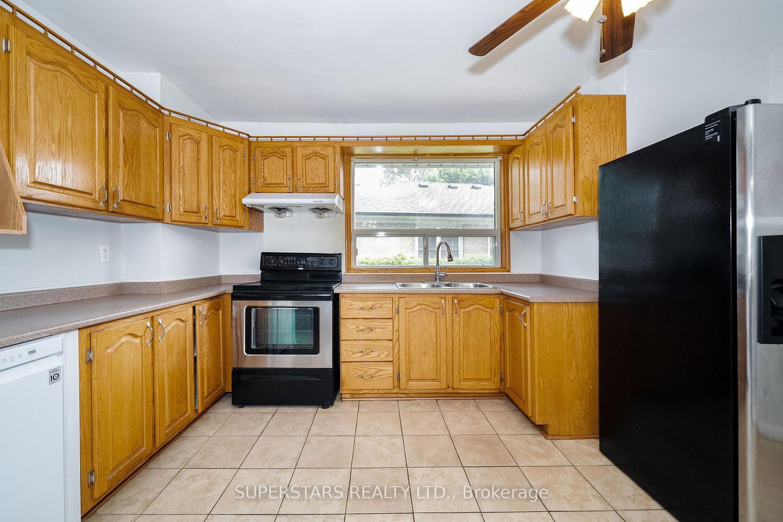 6 Meadowland Drive • Brampton, ON photo 8