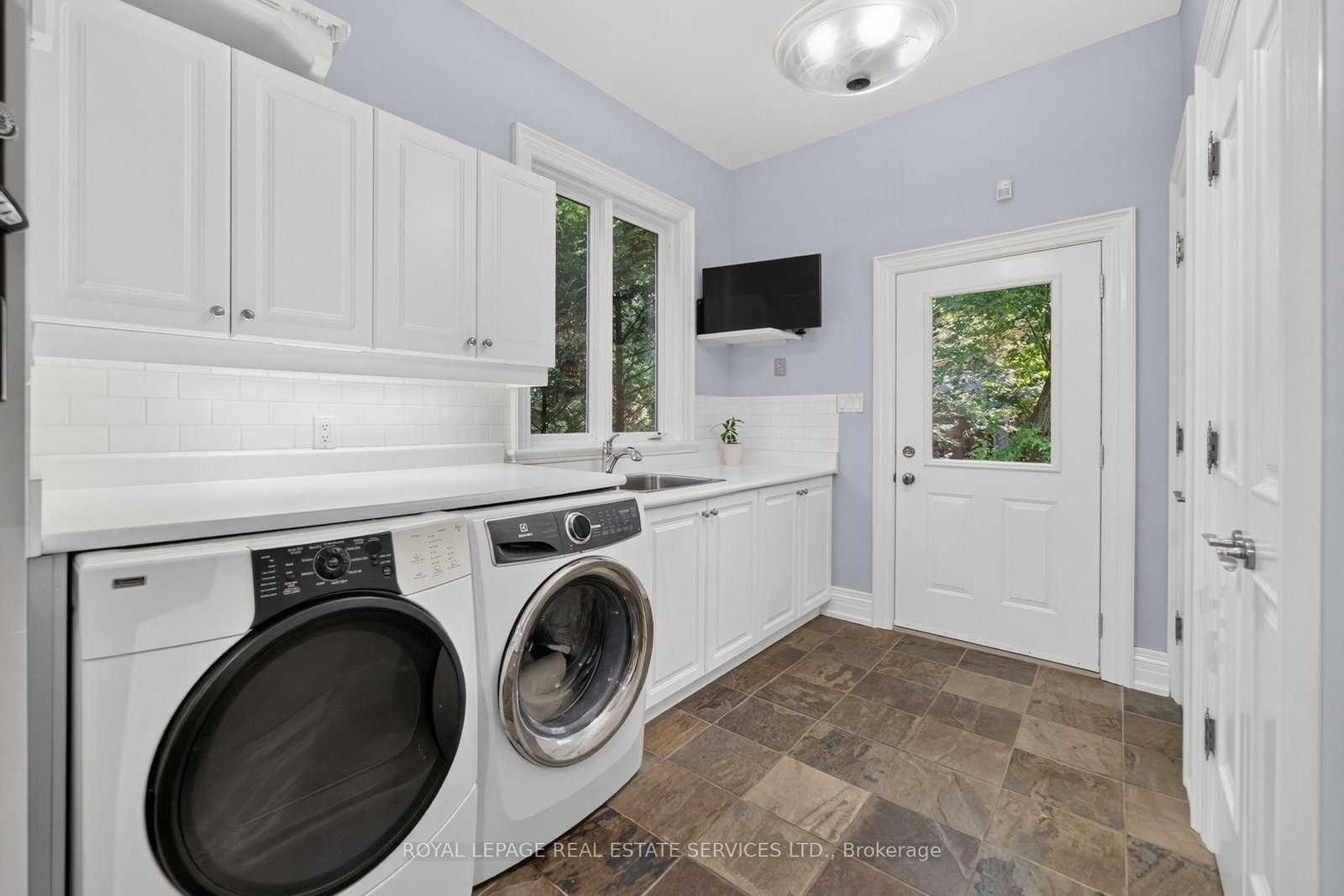 503 MEADOW WOOD Road • Mississauga, ON photo 24