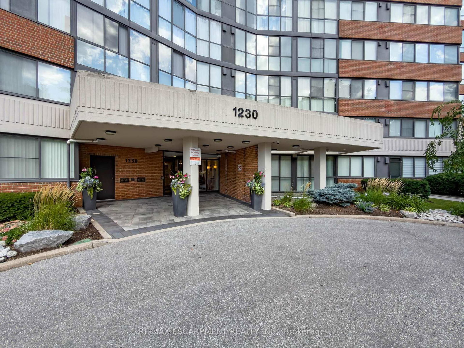 1230 Marlborough Court • #202 • Oakville, ON photo 3