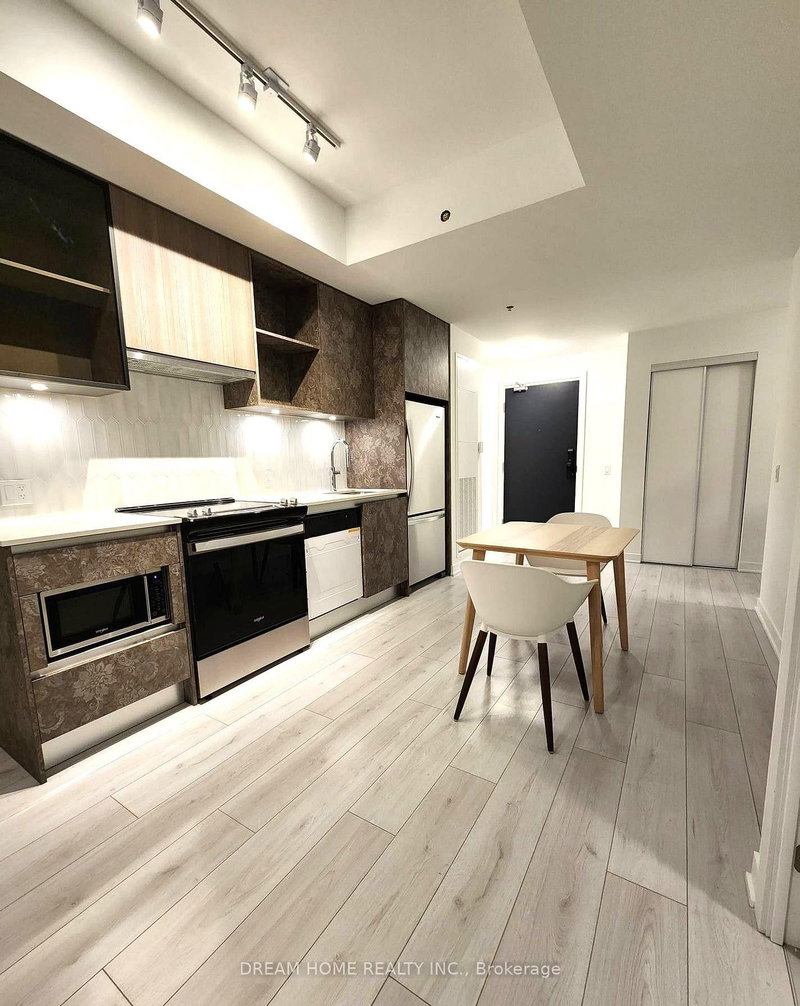 804 - 405 Dundas Street W
