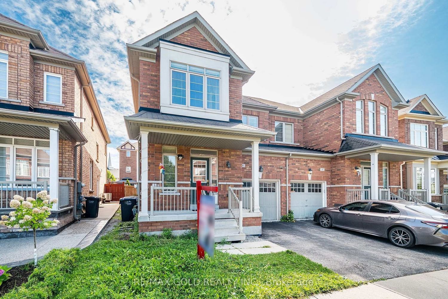 49 Baby Pointe Trail • Brampton, ON photo 2