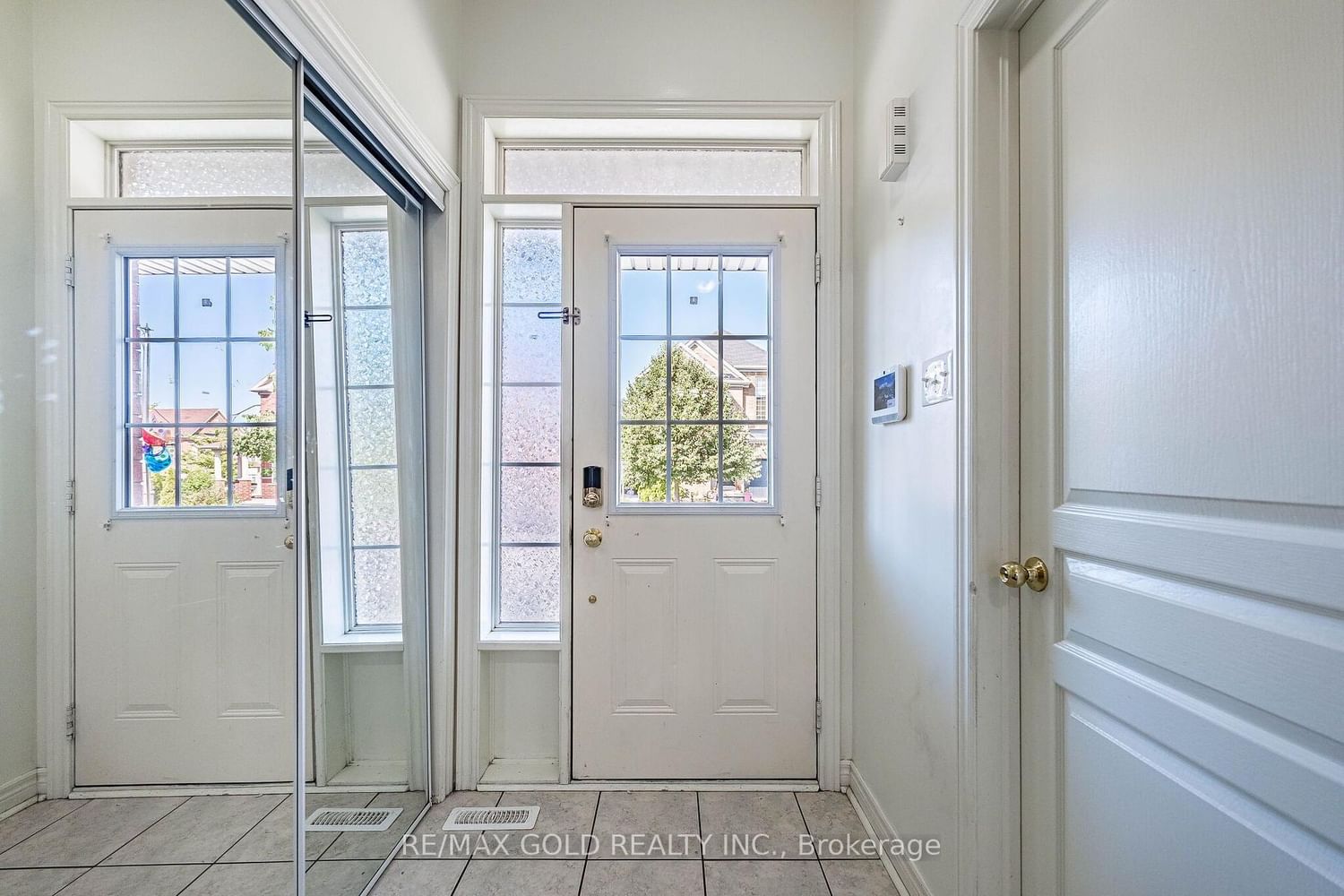 49 Baby Pointe Trail • Brampton, ON photo 5