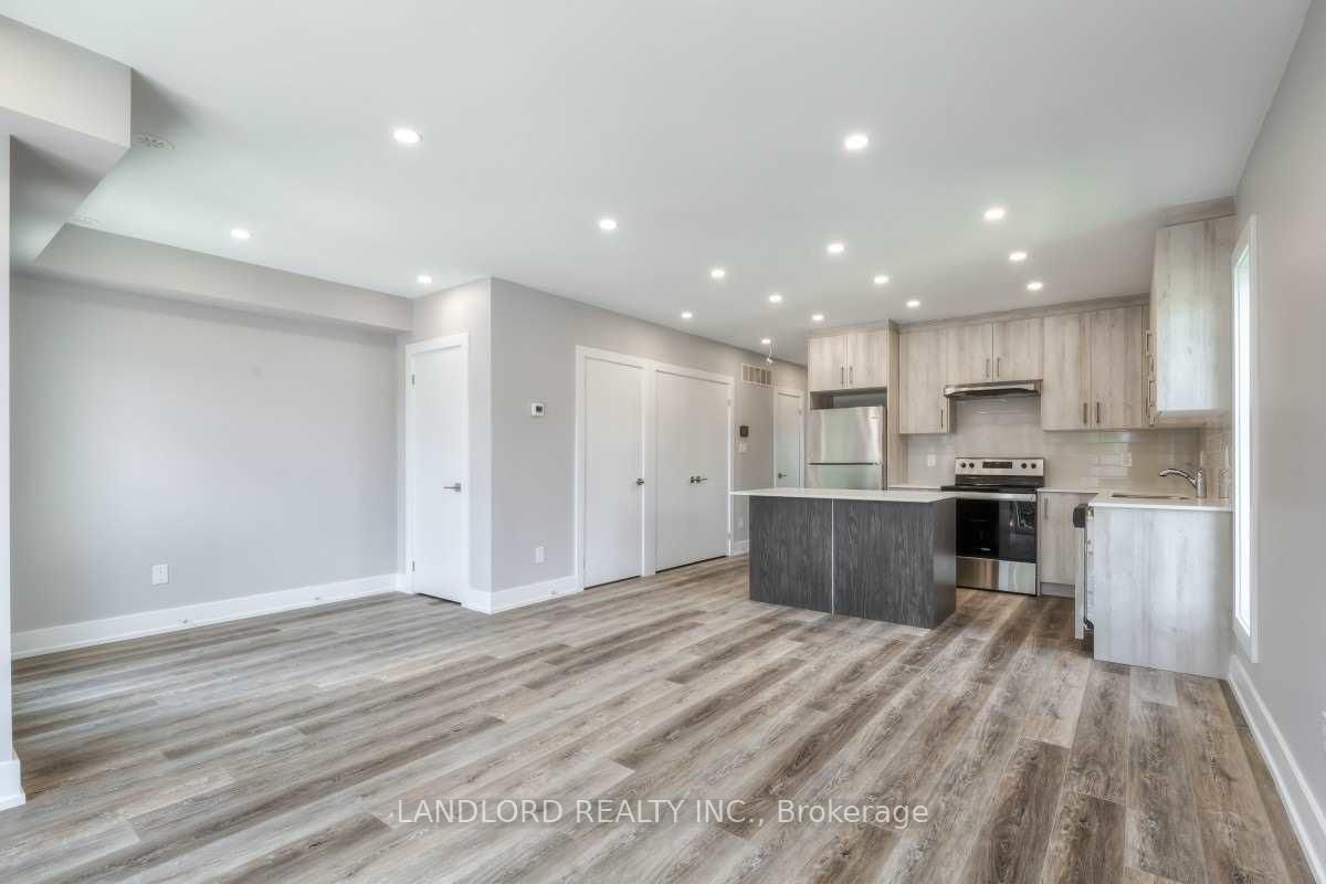 3 - 53 Rockcliffe Boulevard, Toronto 5