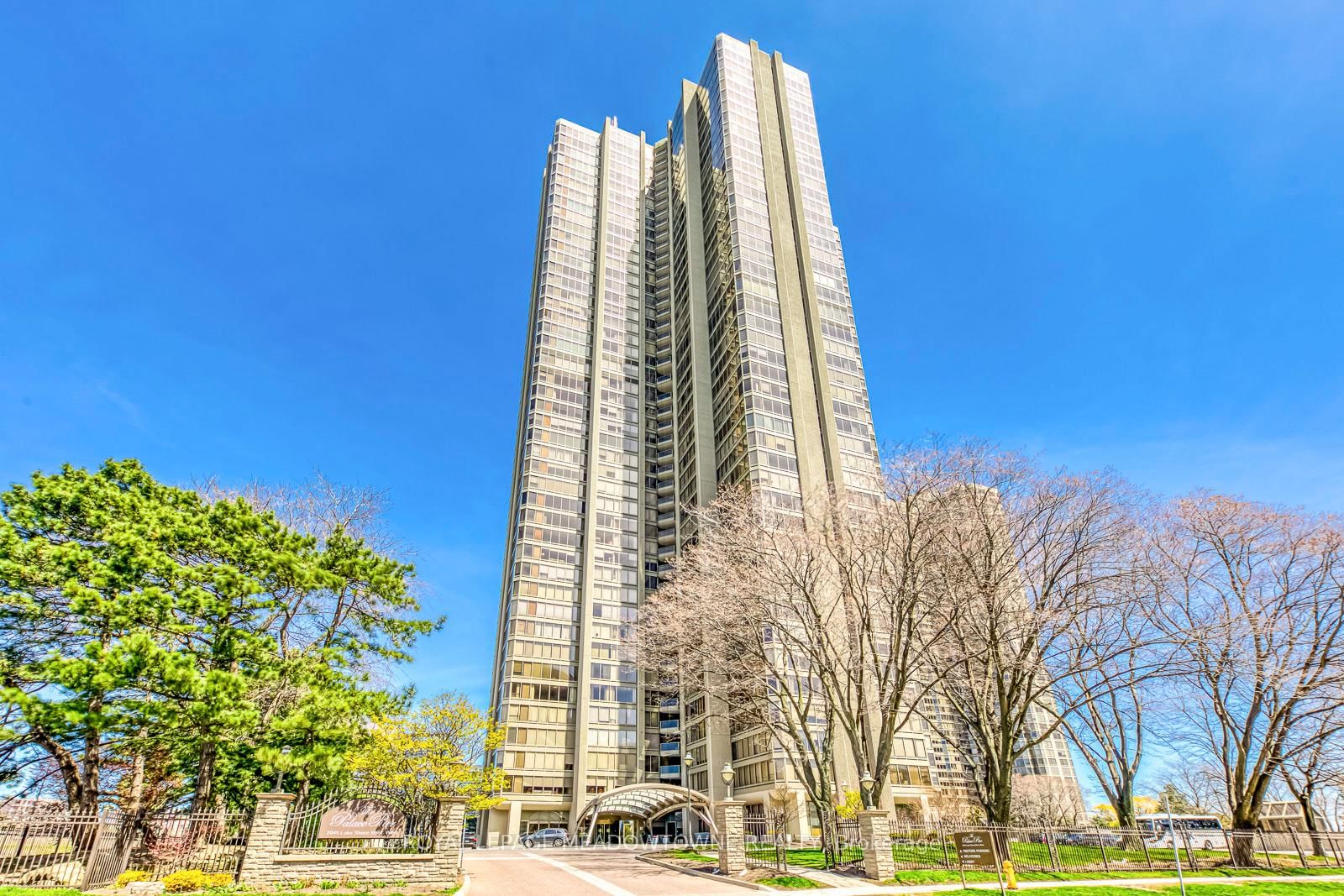 2045 Lakeshore Boulevard W • #2011 • Toronto, ON photo 1