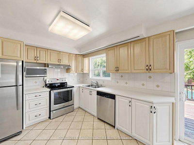 2220 Springfield Mississauga,ON L5K 1V2 — Photo 8