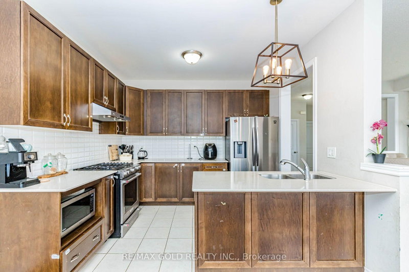 3 Dale Meadows Brampton,ON L7A 4Z9 — Photo 17