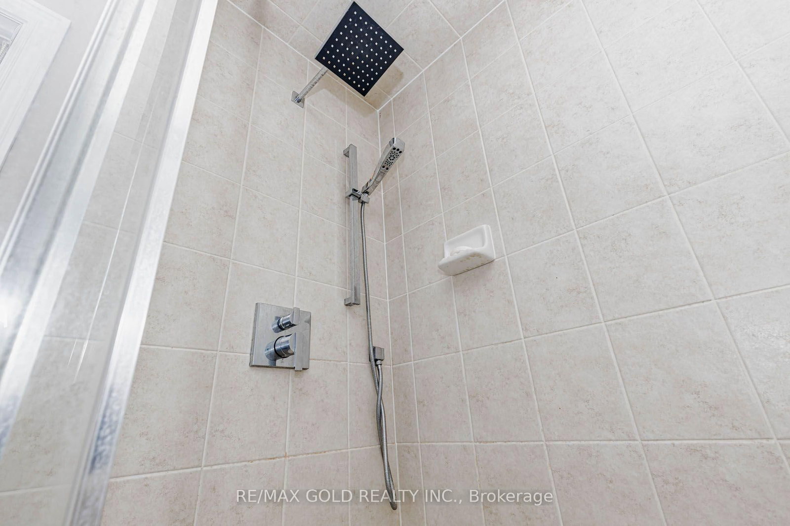 3 Dale Meadows Brampton,ON L7A 4Z9 — Photo 32