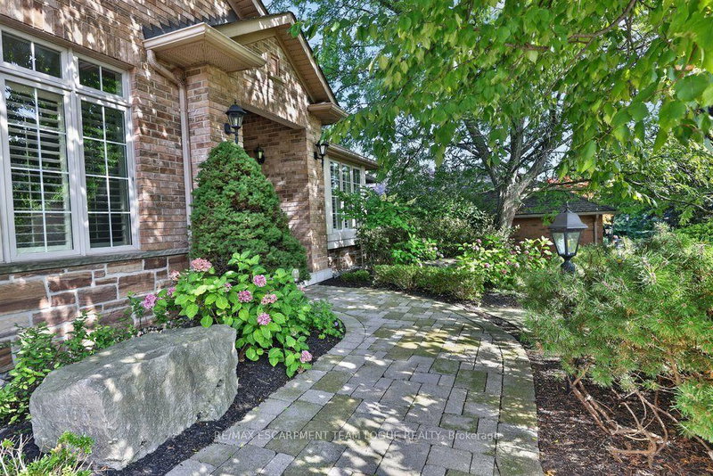 1092 CROFTON Way