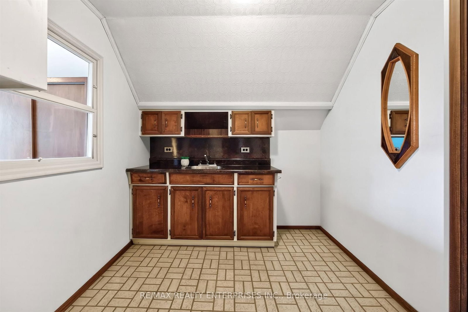 162 Mavety Street • Toronto, ON photo 38