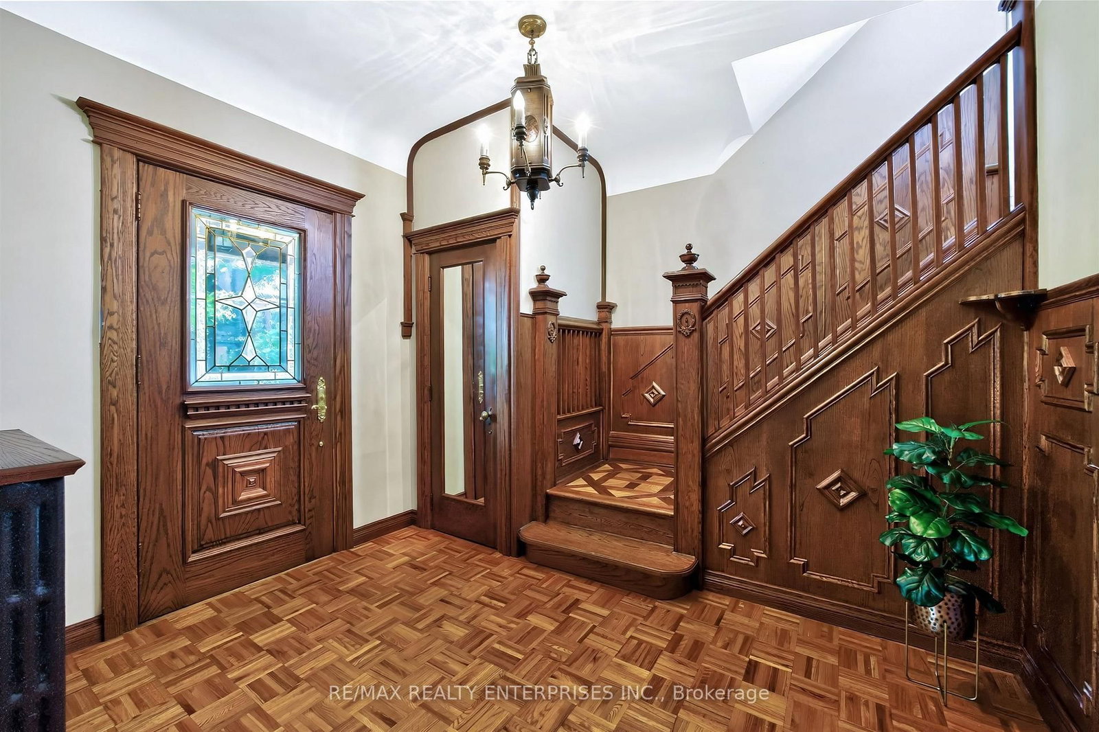 162 Mavety Street • Toronto, ON photo 5