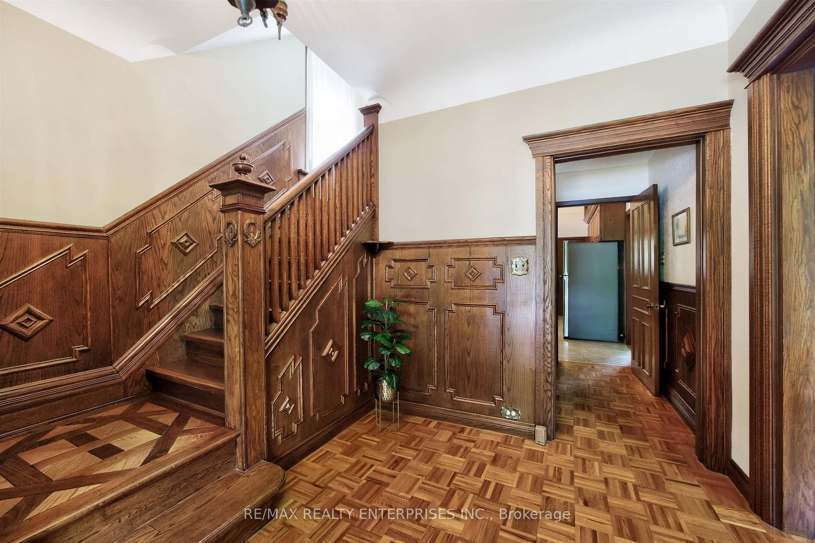 162 Mavety Street • Toronto, ON photo 6