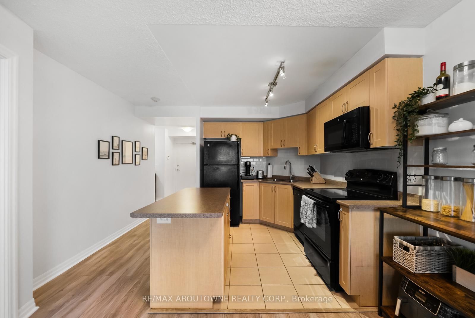 1940 Ironstone Drive • #808 • Burlington, ON photo 10