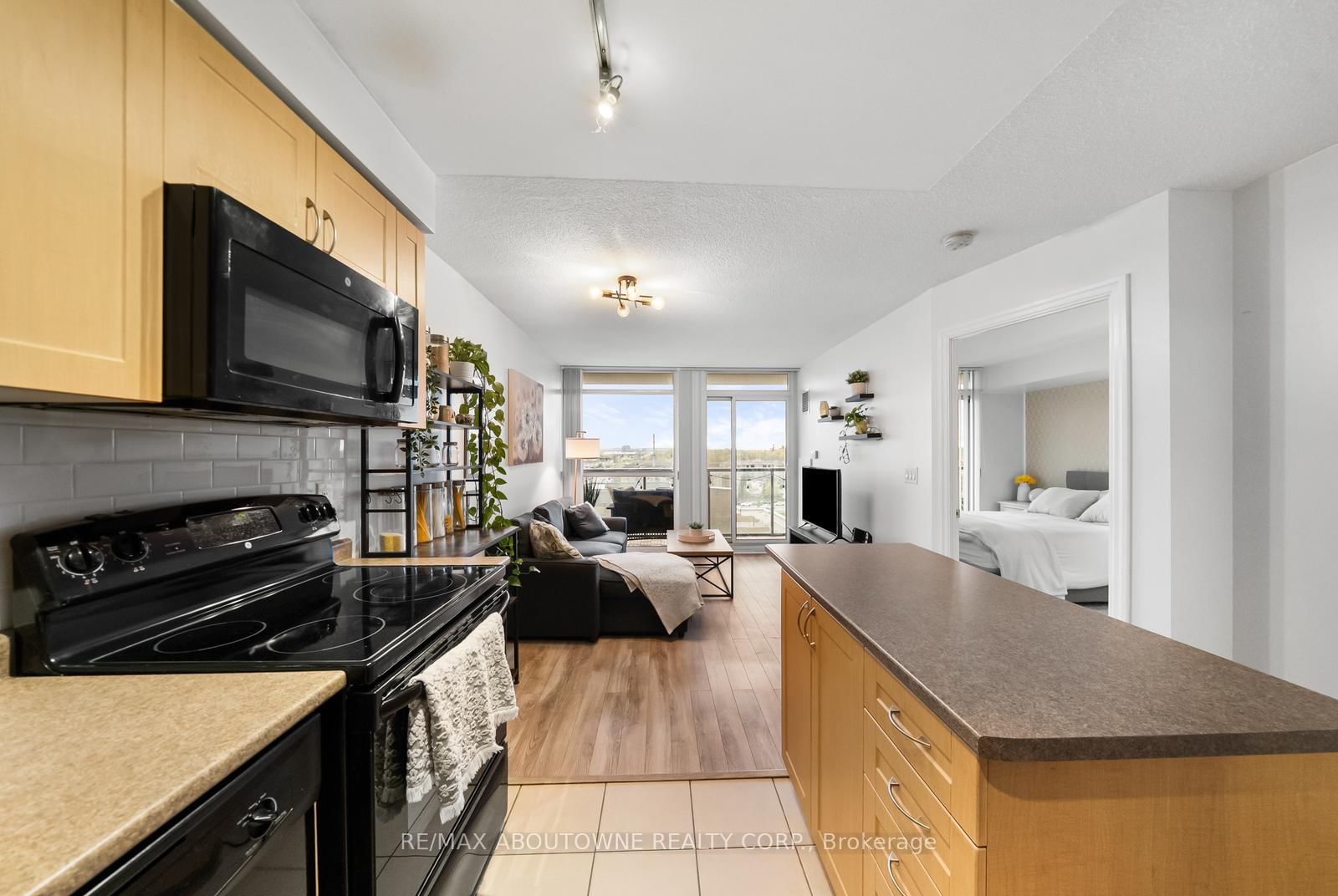 1940 Ironstone Drive • #808 • Burlington, ON photo 11