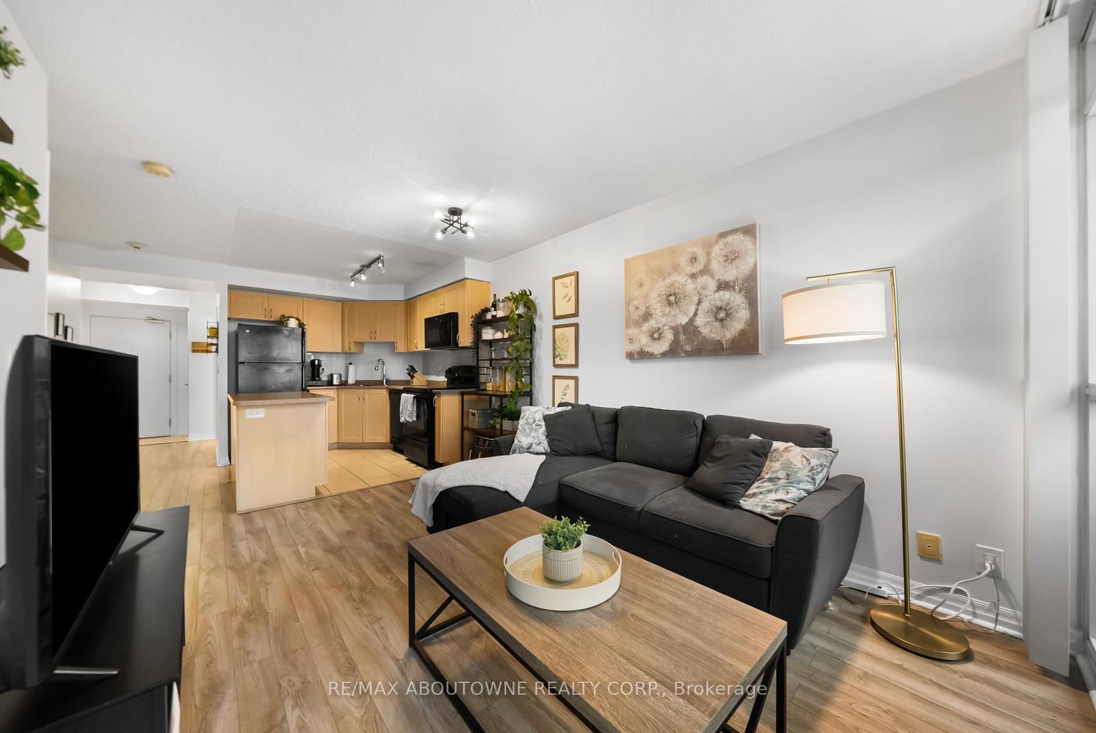 1940 Ironstone Drive • #808 • Burlington, ON photo 12