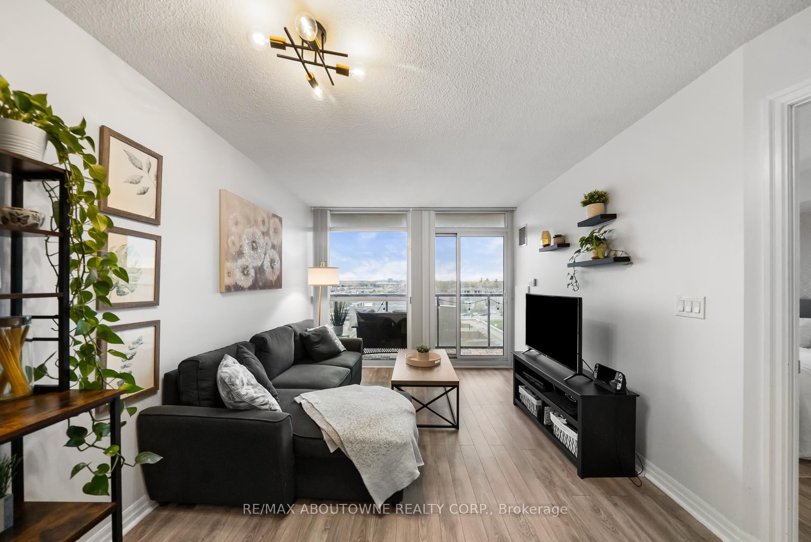 1940 Ironstone Drive • #808 • Burlington, ON photo 14