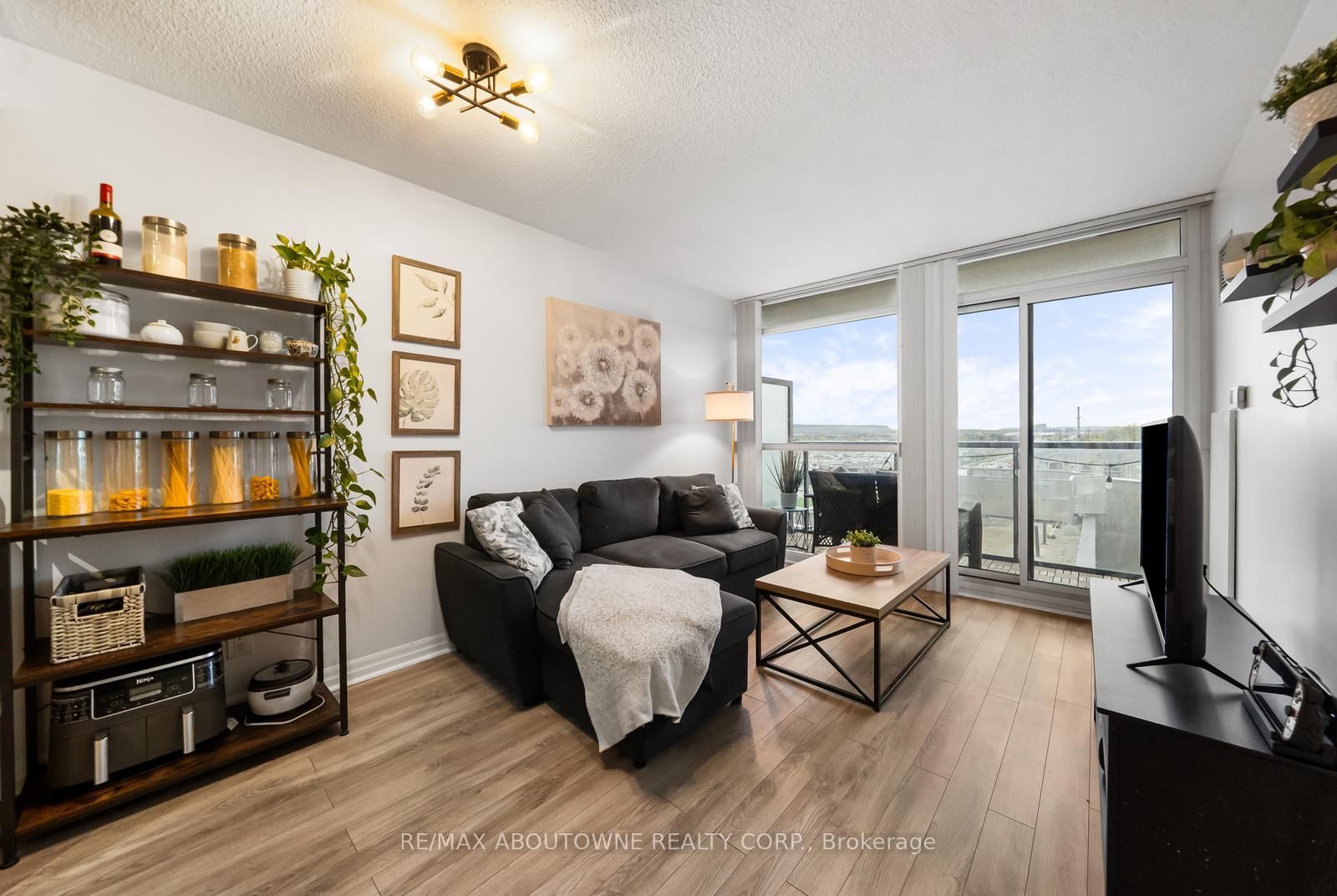 1940 Ironstone Drive • #808 • Burlington, ON photo 15