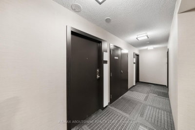 1940 Ironstone Drive • #808 • Burlington, ON photo 4