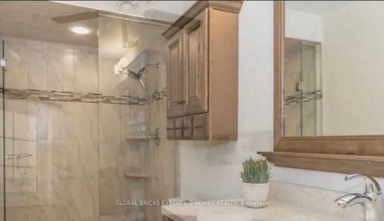 5847 Summerside Drive • Mississauga, ON photo 17