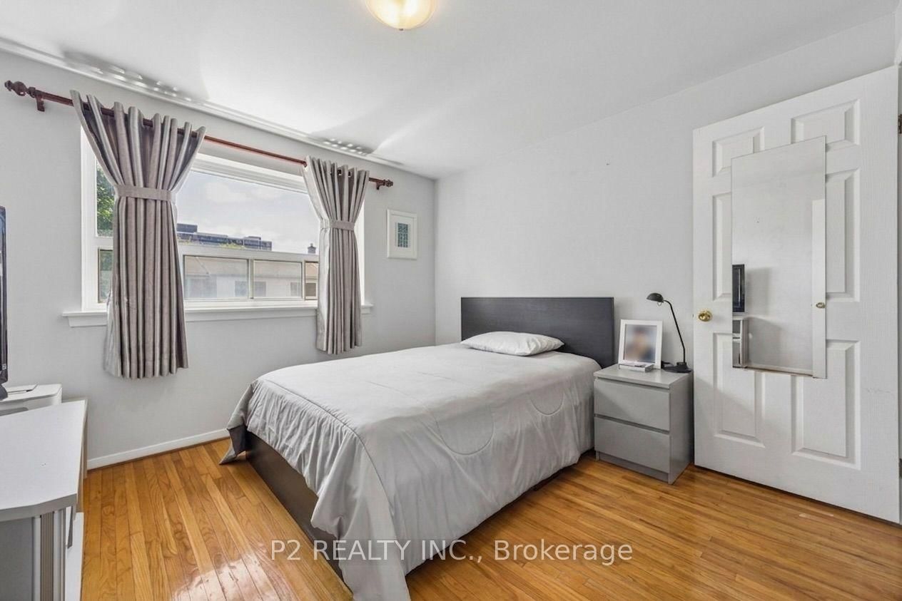 22-25 Gosford Blvd. Boulevard N • Toronto, ON photo 11