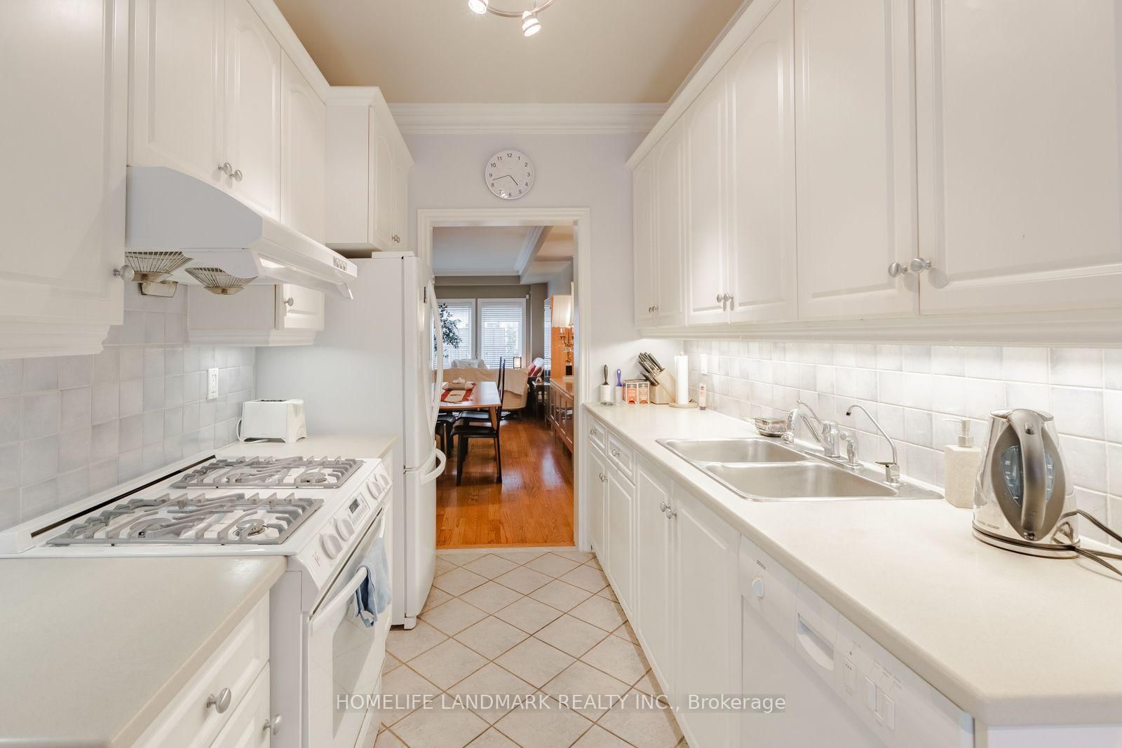2283 Lake Shore Boulevard W • #B • Toronto, ON photo 12