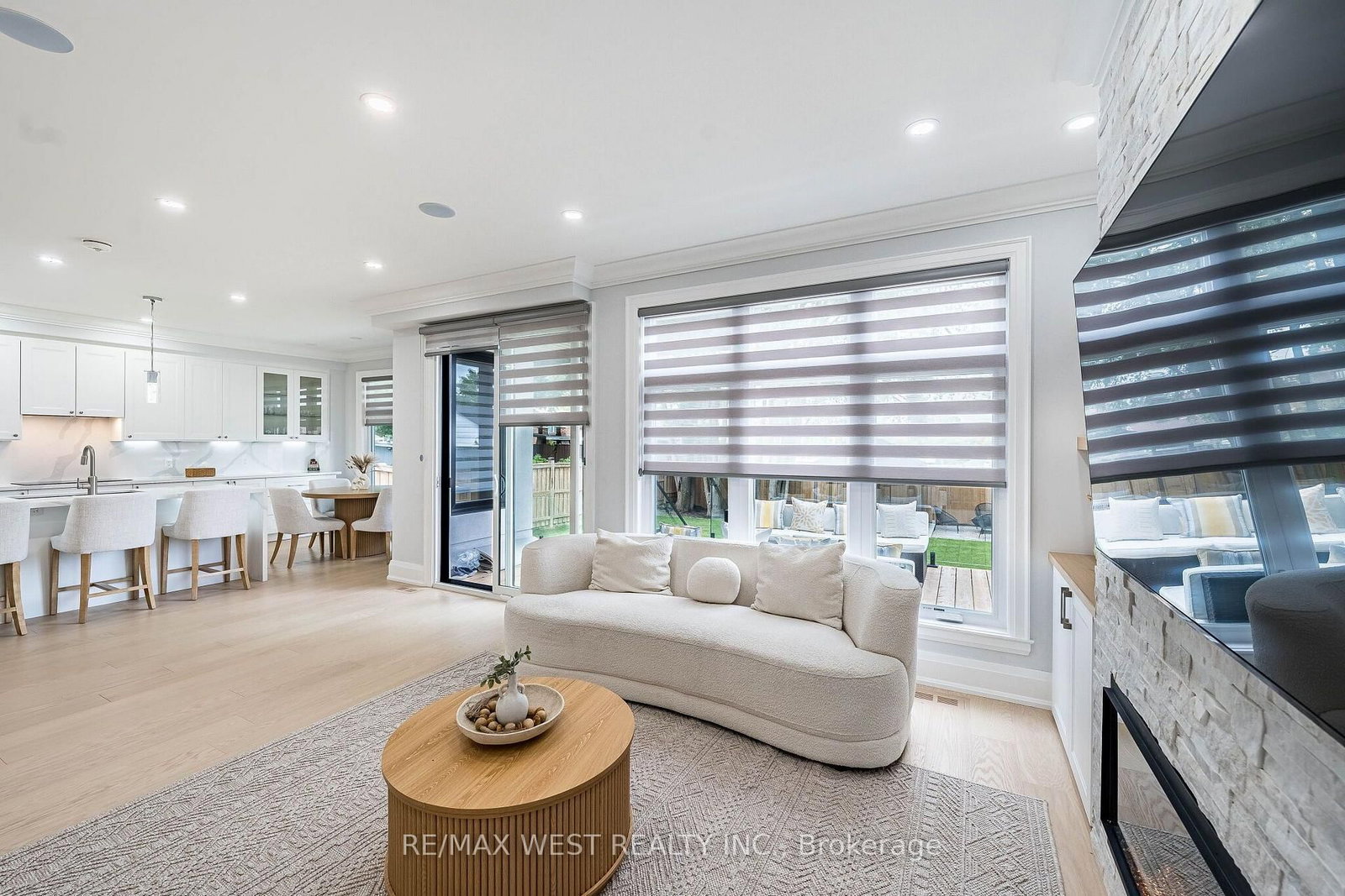 46 Golfdown Drive • Toronto, ON photo 9