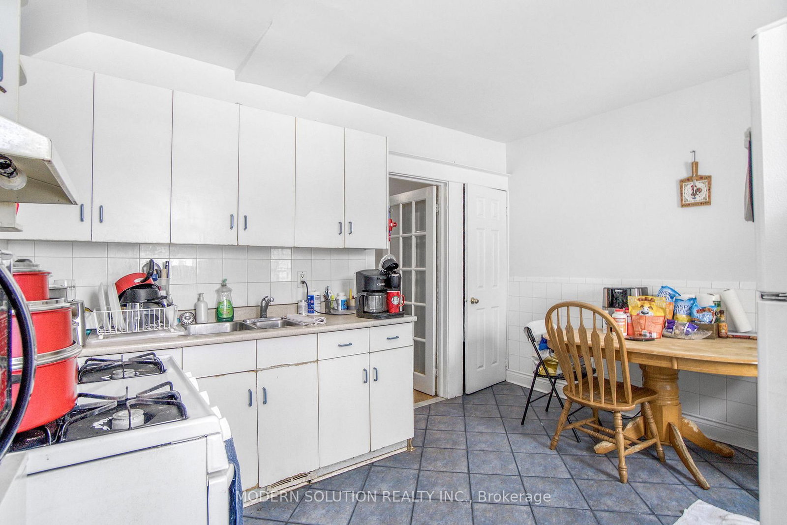 2 Rockwell Avenue • Toronto, ON photo 13