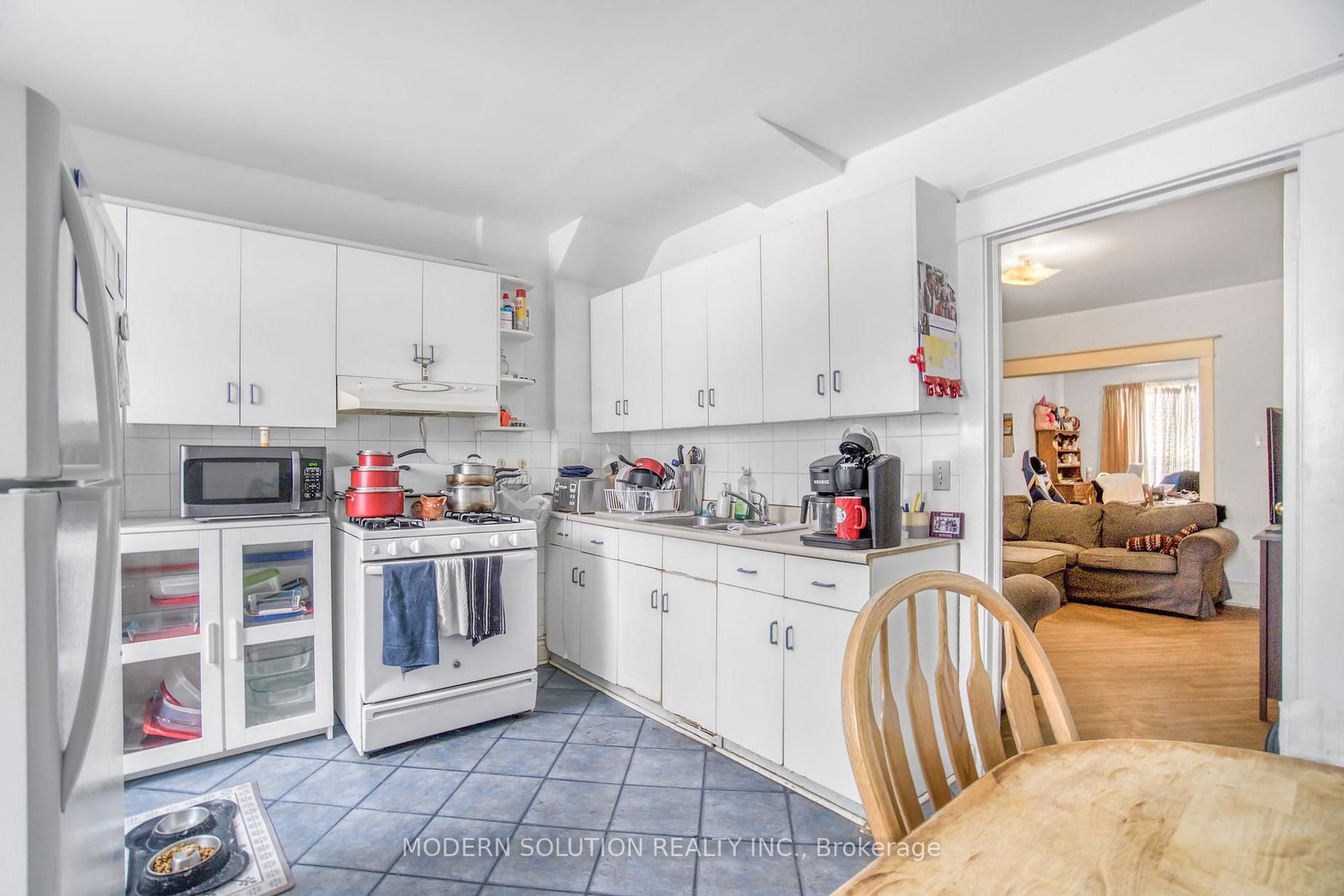 2 Rockwell Avenue • Toronto, ON photo 14