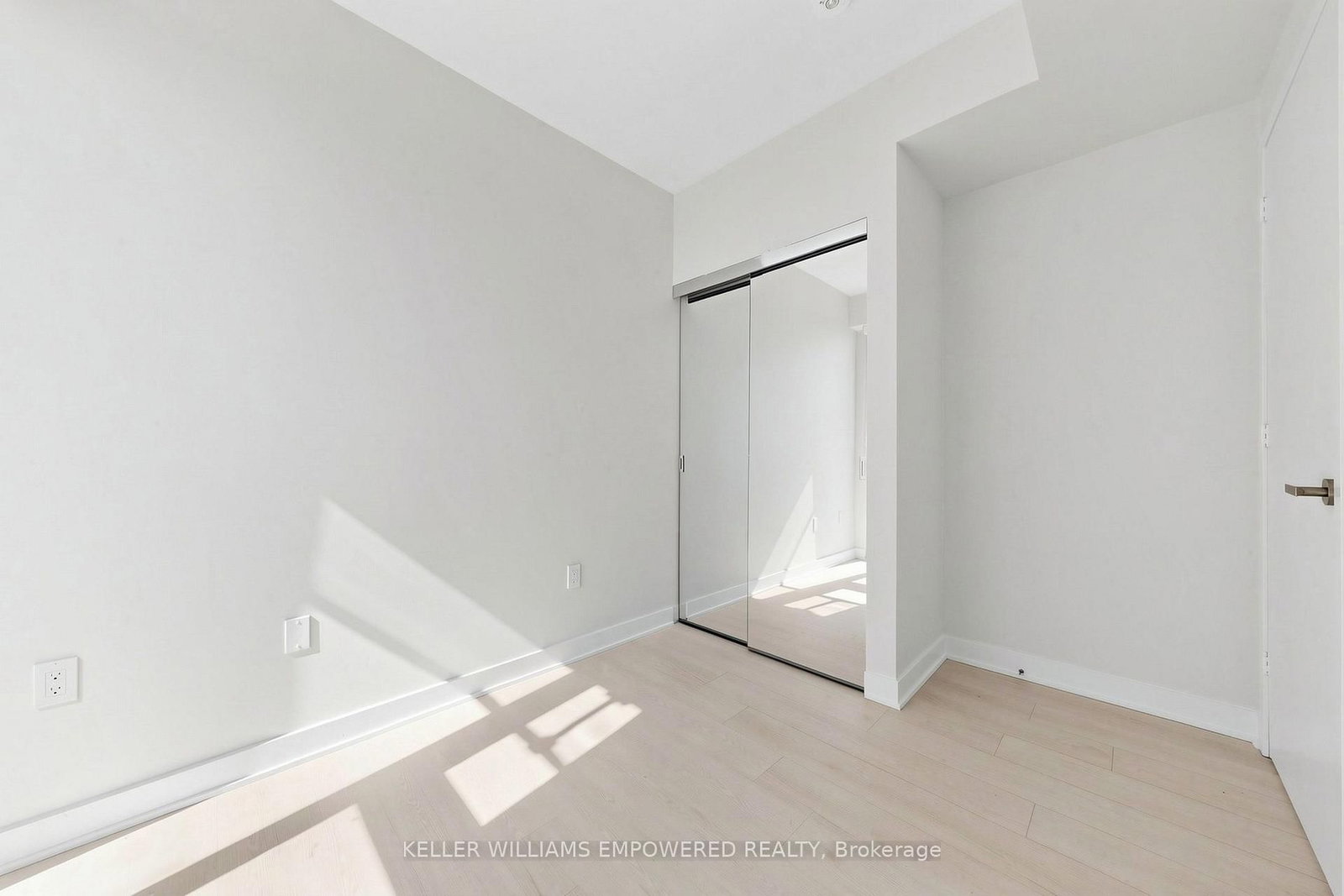 3403-3900 Confederation Pkwy, Mississauga, view 19