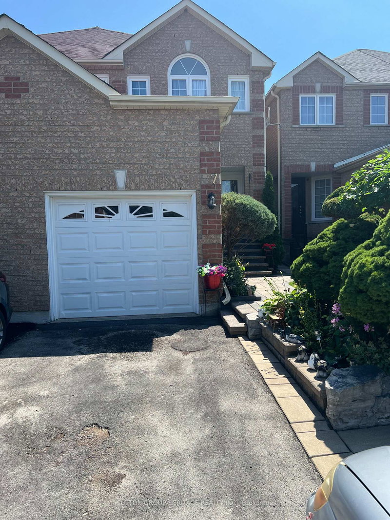 7 McCleave Crescent