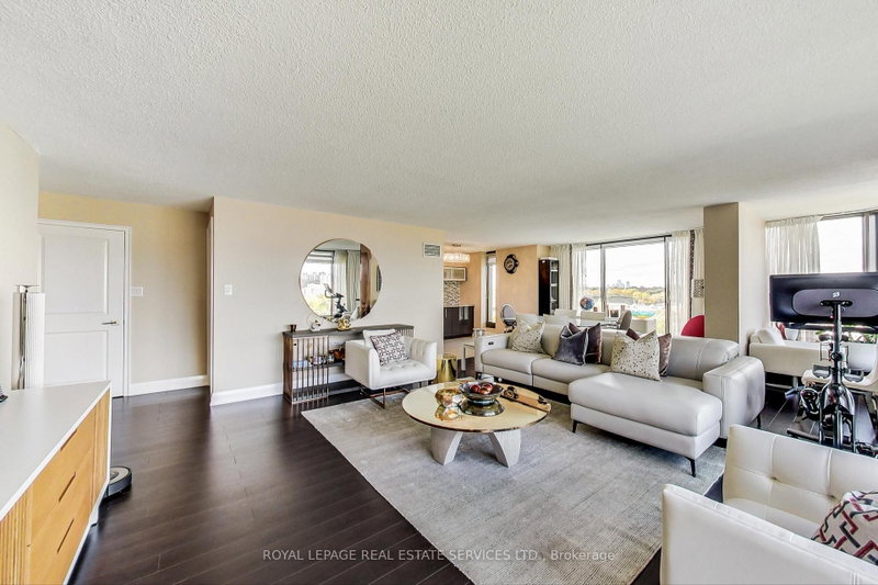 1110 - 2045 Lake Shore Boulevard W