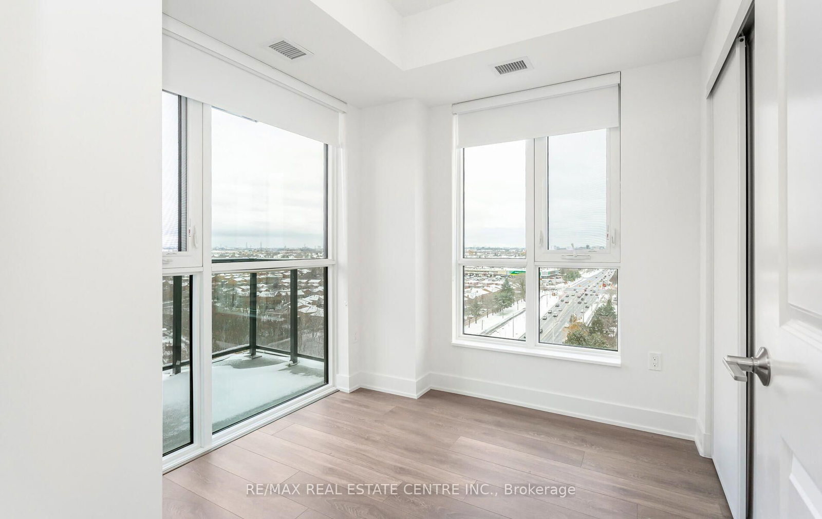 204 Burnhamthorpe Road E • #1307 • Mississauga, ON photo 27