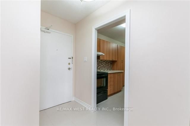 102 - 370 Dixon Road