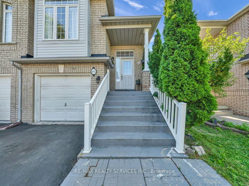 101 River Rock Cres photo 4