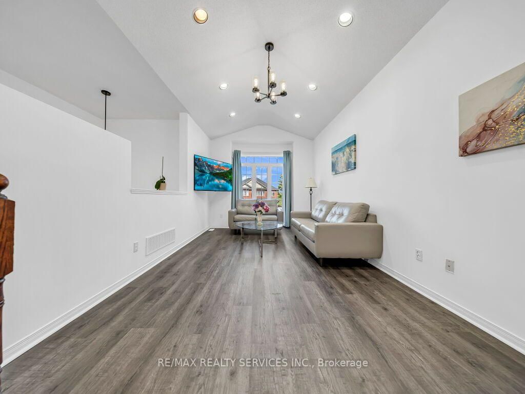 101 River Rock Crescent • Brampton, ON photo 9