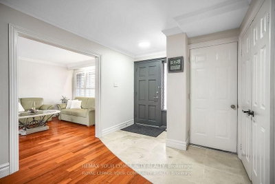 18 Terryellen Crescent • Toronto, ON photo 8