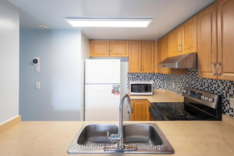 2033 - 3043 Finch Avenue W