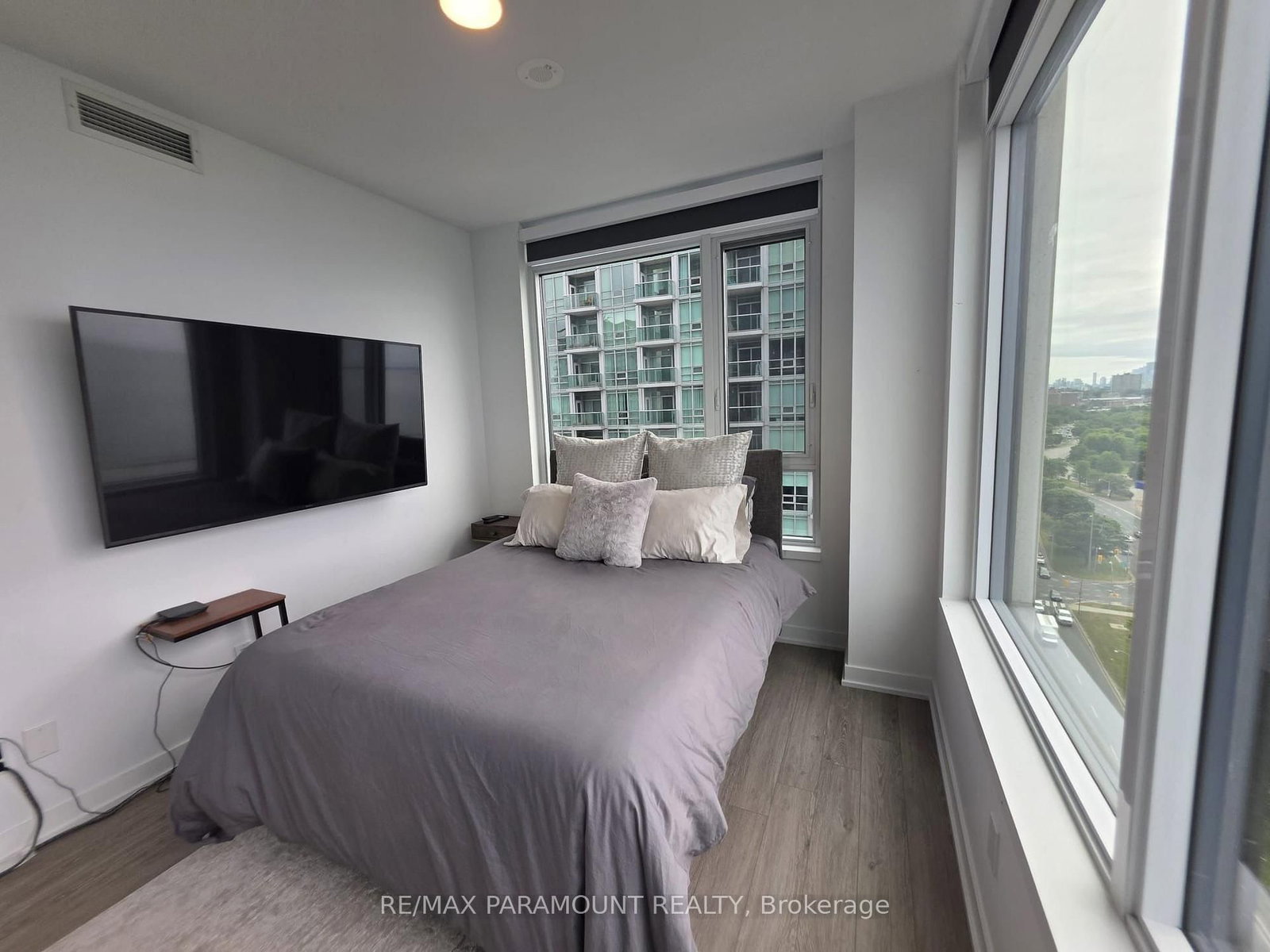 1926 Lake Shore Boulevard W • #1807 • Toronto, ON photo 9